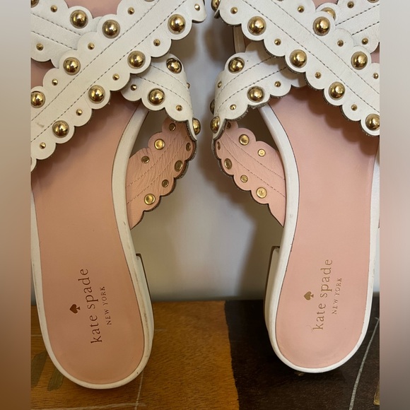 KATE SPADE White Leather Faye Sandals with Gold Bead Accents. Size 9. - Picture 4 of 8